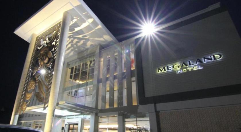 Megaland Hotel Solo Exterior photo